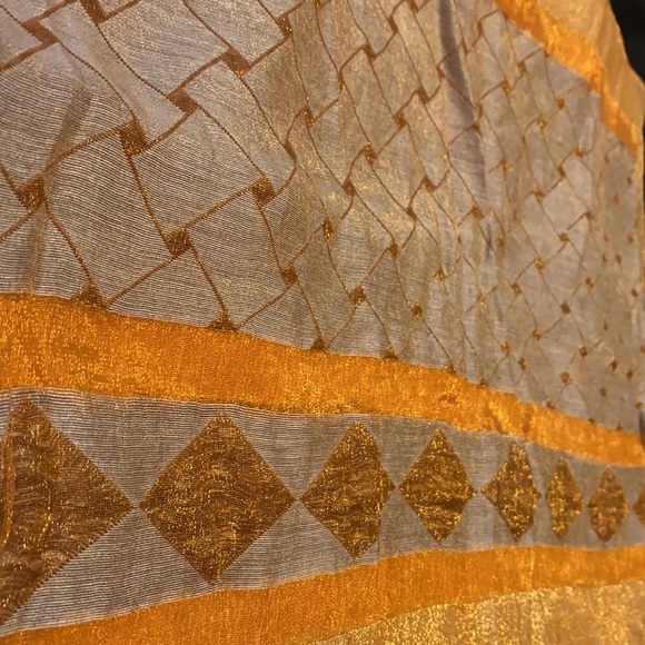 Beautiful wrap scarf - Picture 2 of 8